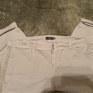 Torrid cuffed hem capri boyfriend chino. Size 28.